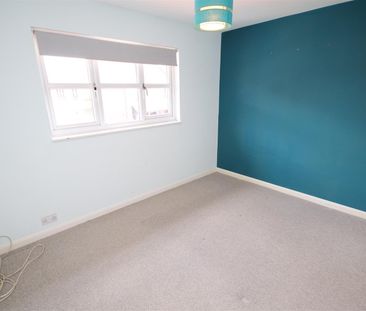 2 bedroom Terraced House to let - Photo 3