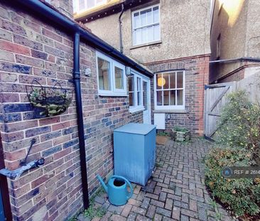 3 bedroom semi-detached house to rent - Photo 2