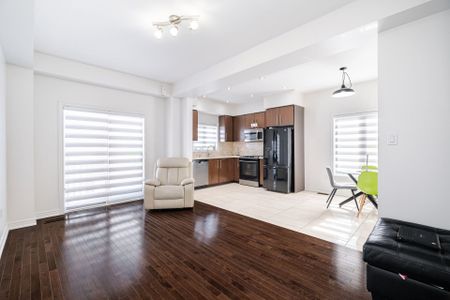 For Lease - 136 Westbank Trail, Hamilton, Ontario - Photo 3