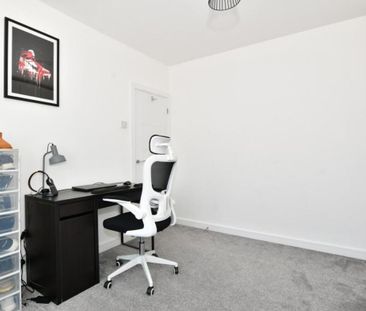 3 bedroom end of terrace house to rent - Photo 1