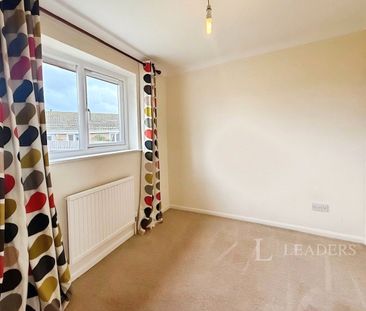 3 bedroom house to rent Barrington Road, Watchfield, Swindon, SN6 - Photo 2