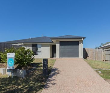 Lovely 3 Bedroom Home With 2 Air Conditoners and Security Screens T... - Photo 5
