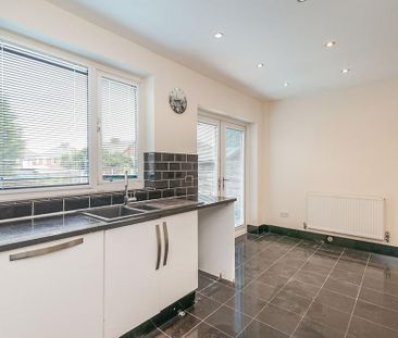 3 bedroom semi-detached house to rent - Photo 6