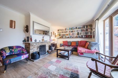 5 bedroom detached house to rent - Photo 2