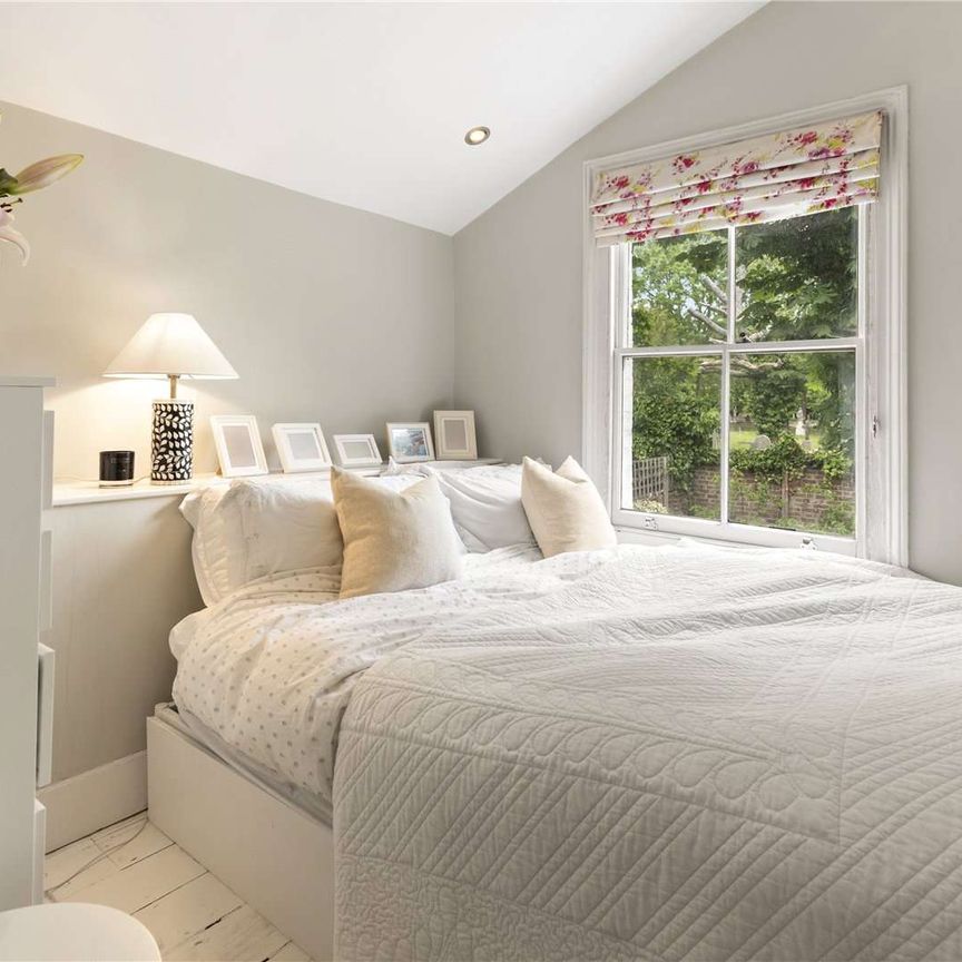 A spacious and well-presented four-bedroom terraced home arranged over three floors. - Photo 1