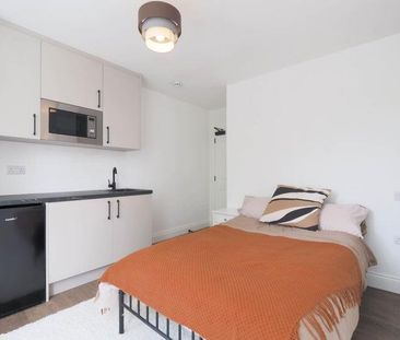 1 bedroom in a house share to rent - Photo 6