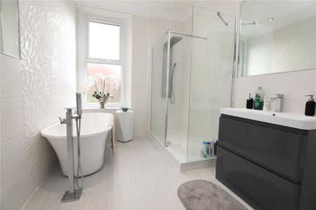 3 Bed Property To Rent - Photo 5