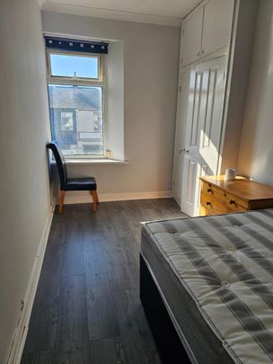 1 bedroom in a flat share to rent - Photo 1