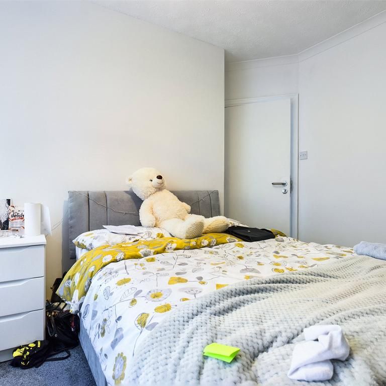 4 bedroom terraced house to rent - Photo 1