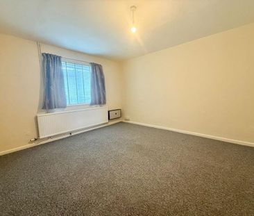 4 bedroom semi-detached house to rent - Photo 4