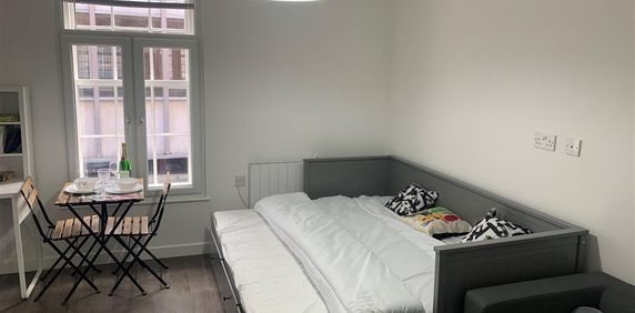 St. James's Street - Photo 2