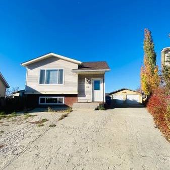 3bed+2bath upper level house - Photo 3