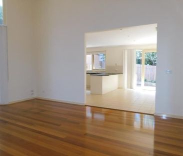 2/10 Banyule Road, Rosanna - Photo 4