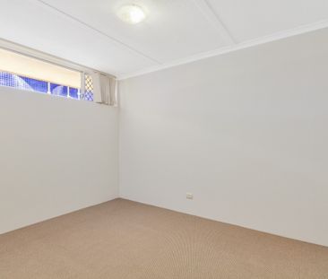 CENTRAL COOLANGATTA TWO BEDROOM UNIT - Photo 2