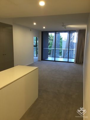 2 BEDROOM / 2 BATHROOM / 1 CAR UNFURNISHED - OPERA APARTMENTS - Photo 1