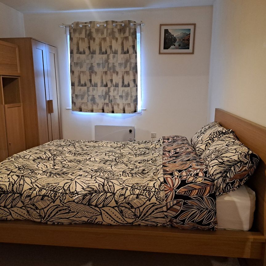 Room in a Shared Flat, Ivy Graham Close, M40 - Photo 1