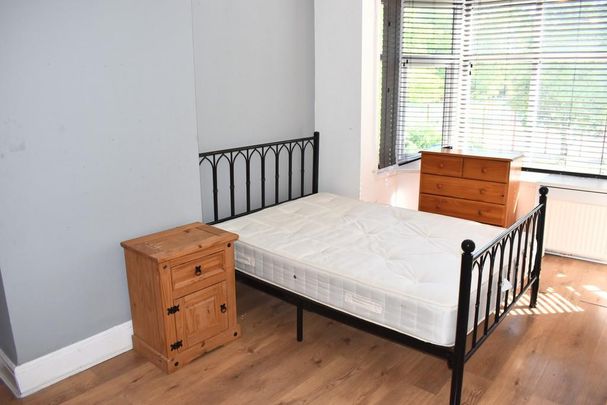 1 bedroom in a house share to rent - Photo 1