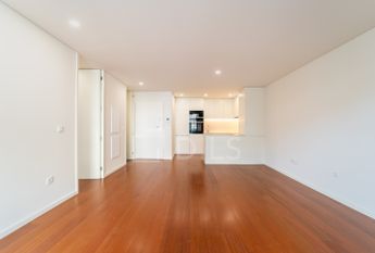 Apartamento T1 com varanda - Novo - Casa da Musica - Rotunda Boavista