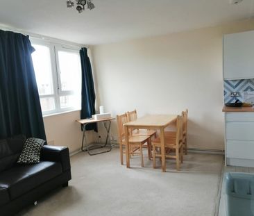 Room in a Shared Flat, Badric Court, SW11 - Photo 4