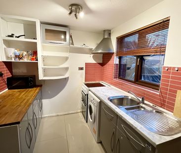 Room in a Shared House, Claire Place, E14 - Photo 3