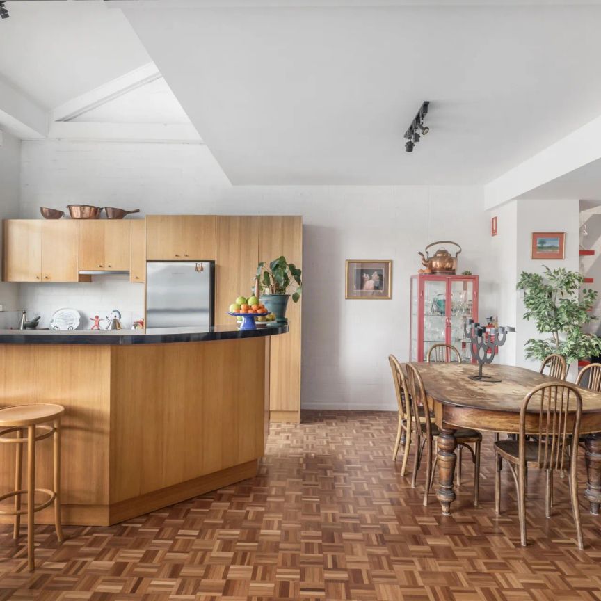 Warehouse Conversion – Panoramic City Views - Photo 1