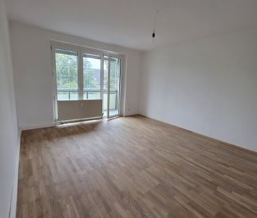 Frisch für SIE saniert! Neues Bad und WC! Großzügige 2-Raum-Wohnung... - Foto 1