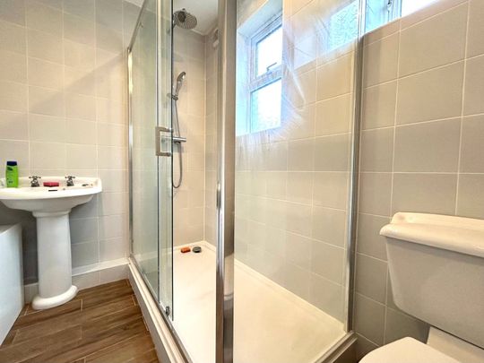 3 bedroom House in Wilton Road, Berkshire - Photo 1