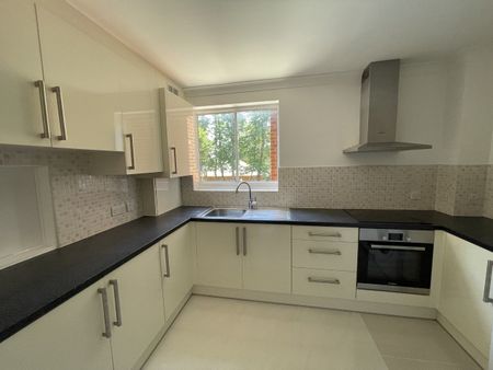 2 Bed Flat, The Gables, N12 - Photo 4