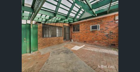 Newly Renovated 4 Bedroom Family Home - Photo 5