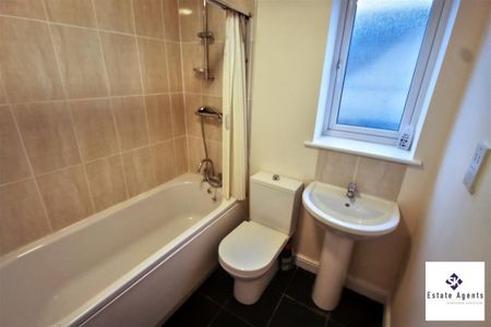 2 Bedroom House - End Terrace To Let - Photo 2