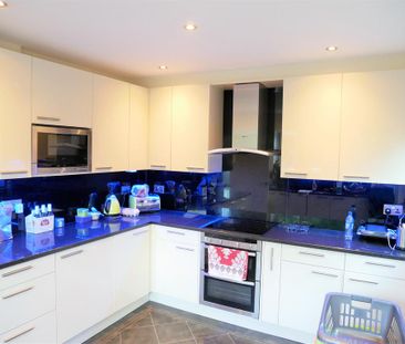 3 bedroom semi-detached house to rent - Photo 2