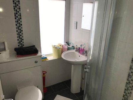 6 bedroom terraced house to rent - Photo 4