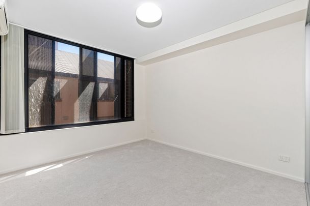 Executive City Living! - Photo 1