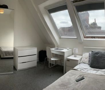 SUNNY ROOM NEAR WHITECHAPEL - Photo 2