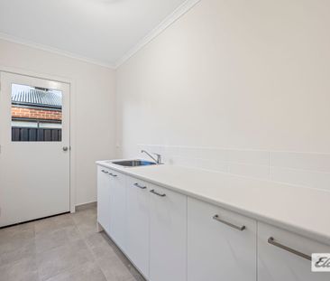 Modern Family Living - Photo 6