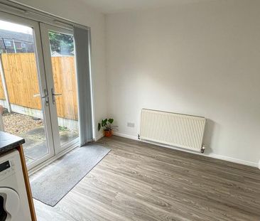 2 bedroom semi-detached house to rent - Photo 6