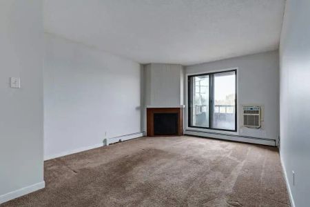 1 Bedroom - Photo 2