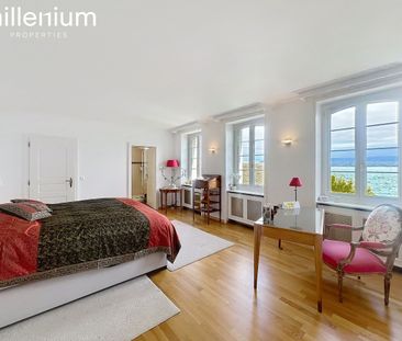 Character villa with waterfront in Coppet - Photo 1