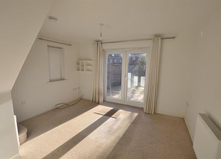 Cadet Close, New Stoke Village, Coventry - Photo 2