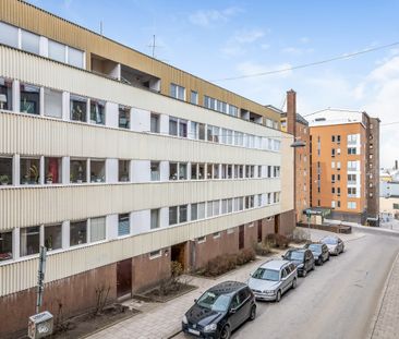 Klockjutaregatan 12 - Photo 1