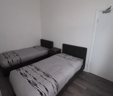 2 bedroom end of terrace house to rent - Photo 4