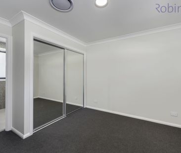 Brand new three bedroom townhouse with ducted air conditioning - Photo 4