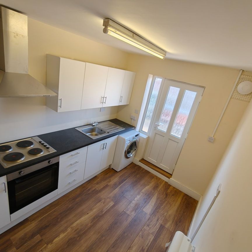1 Bed Flat, Hitchin Road, LU2 - Photo 1