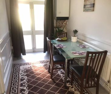 Room in a Shared House, Tarling Road, E16 - Photo 5