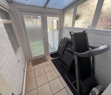 4 bedroom terraced house to rent - Photo 3