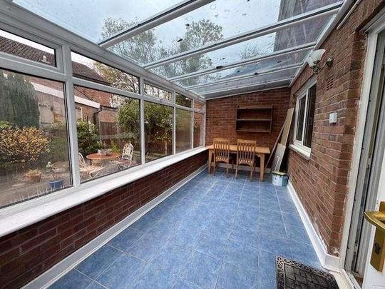 Longfield Avenue, Heald Green, SK8 - Photo 1