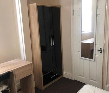 Room in a Shared House, Beaconsfield Road, CV2 - Photo 1