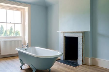 A stunning three bedroom second floor flat located within the North Wing of Gorhambury House. - Photo 3