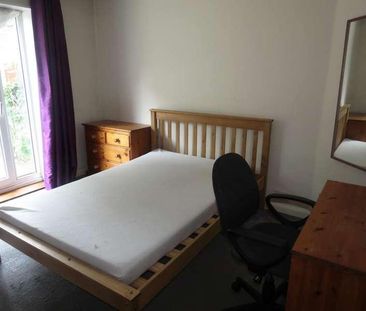 Bedroom Detached House In Winton, BH9 - Photo 4