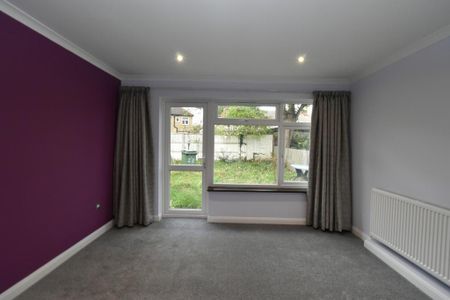 3 bedroom semi-detached house to rent - Photo 3